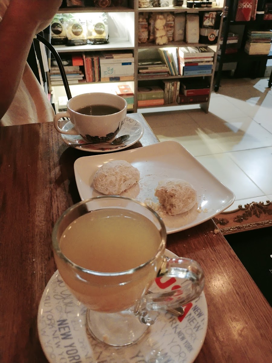9Bares Tienda de Cafe y Libros Photo 2