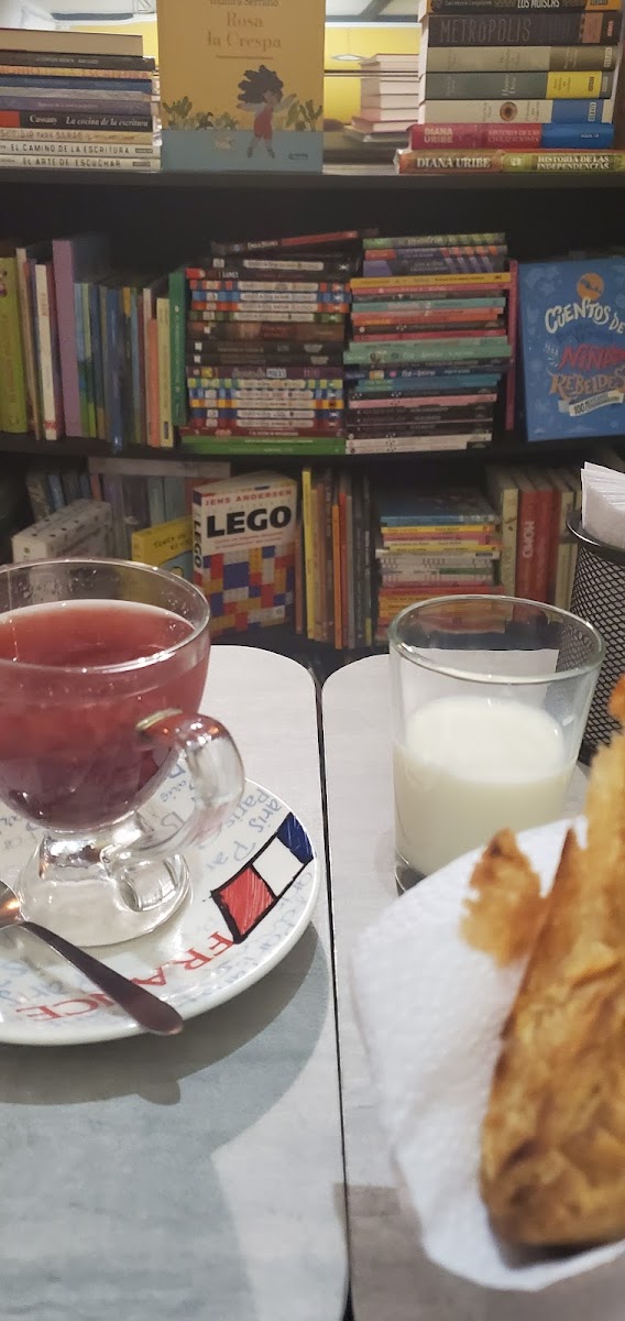 9Bares Tienda de Cafe y Libros Photo 8