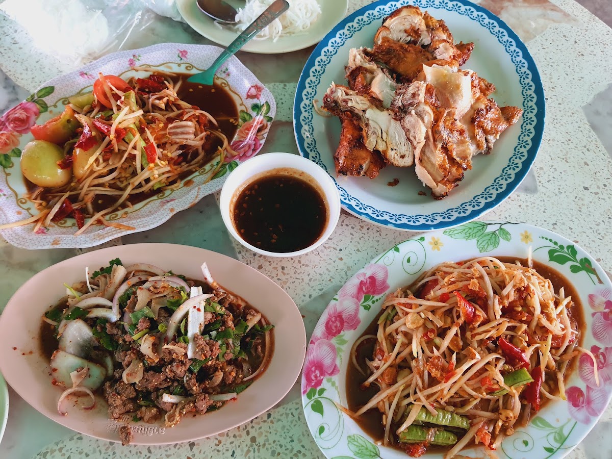 ร้าน MOM ส้มตำไก่ย่าง