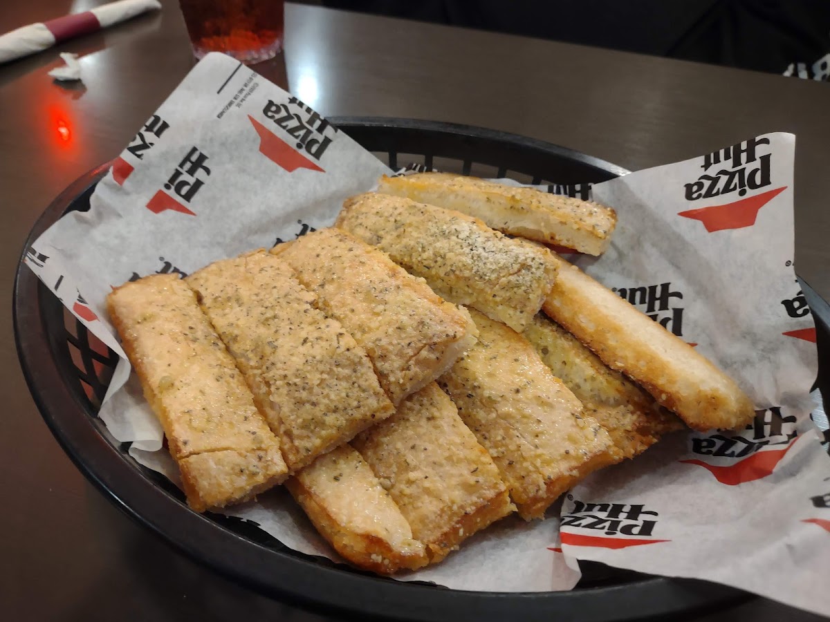 Pizza Hut Photo 3