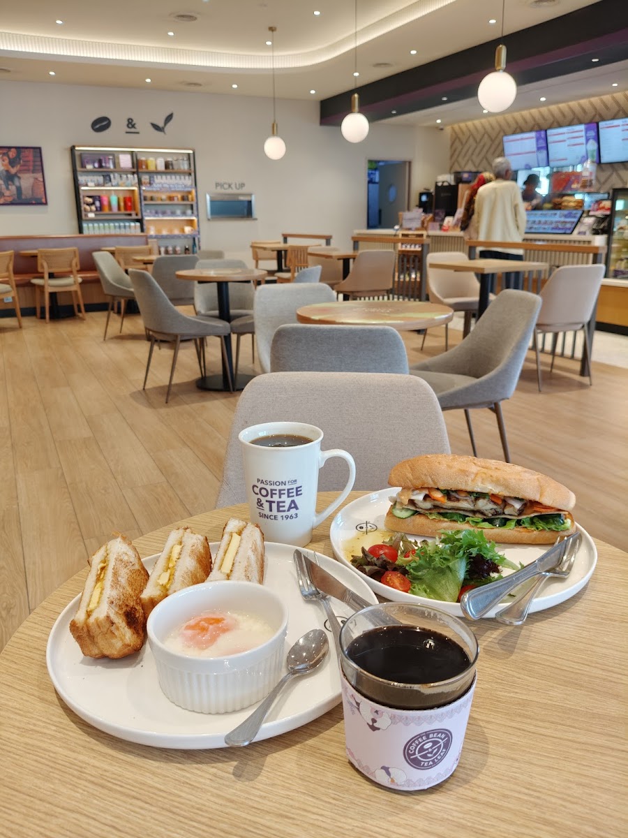 The Coffee Bean & Tea Leaf Photo 6