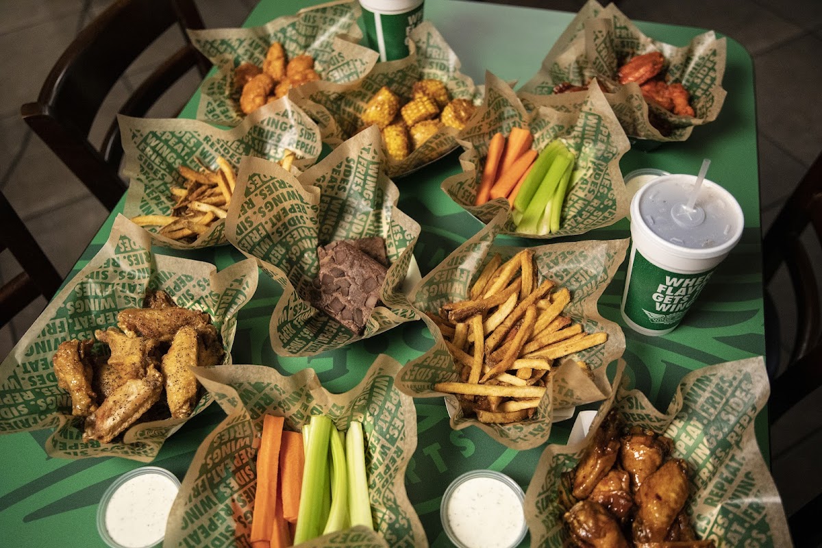Wingstop Photo 7