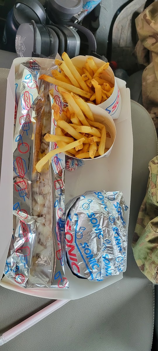 Sonic Drive-In Photo 7