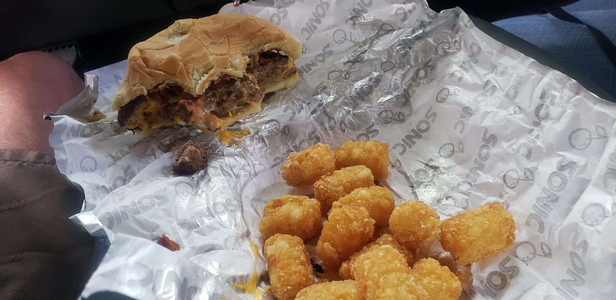 Sonic Drive-In Photo 8