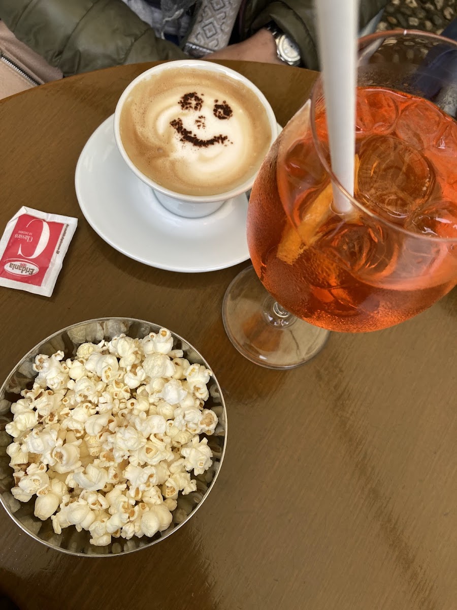 Art Café Photo 9