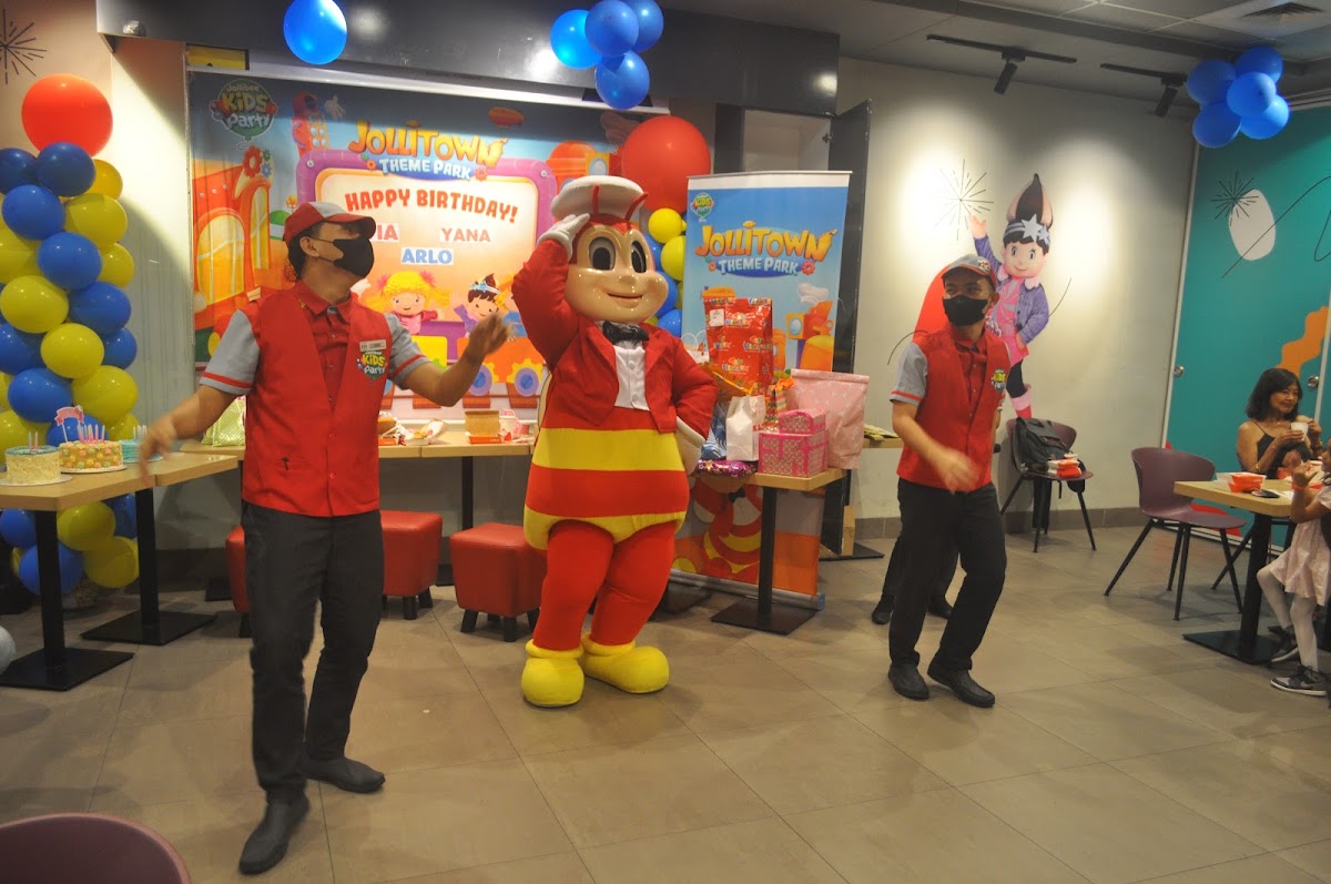 Jollibee Photo 4