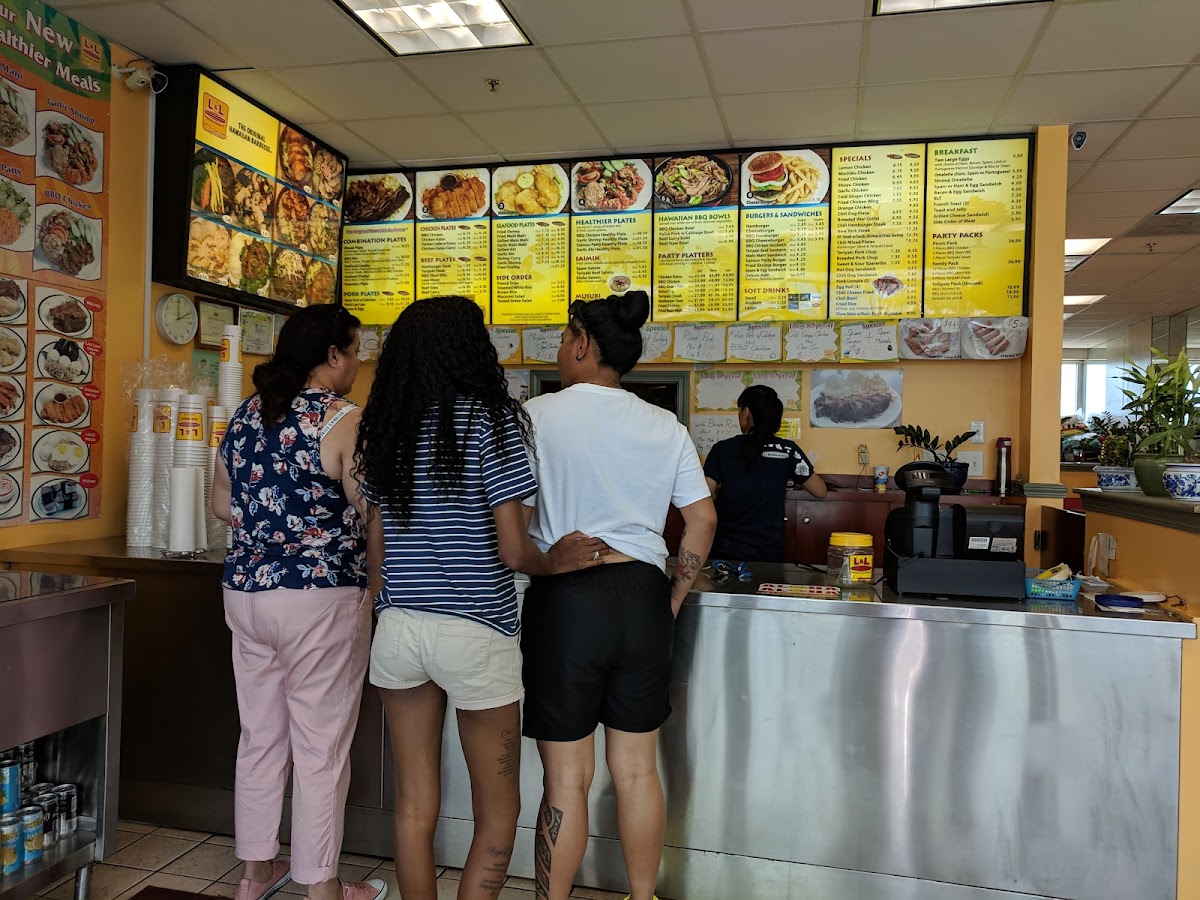 L&L Hawaiian Barbecue Photo 3