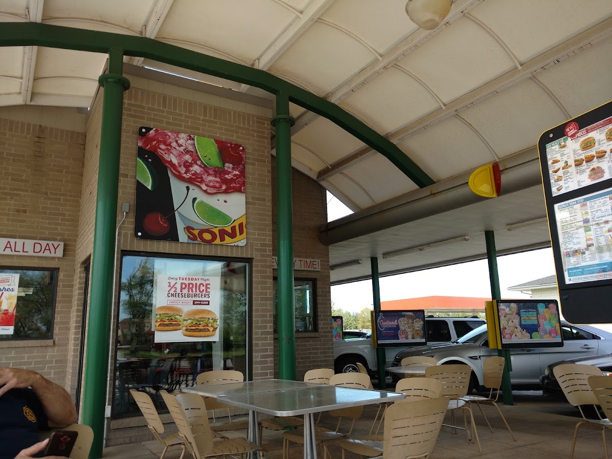 Sonic Drive-In Photo 7