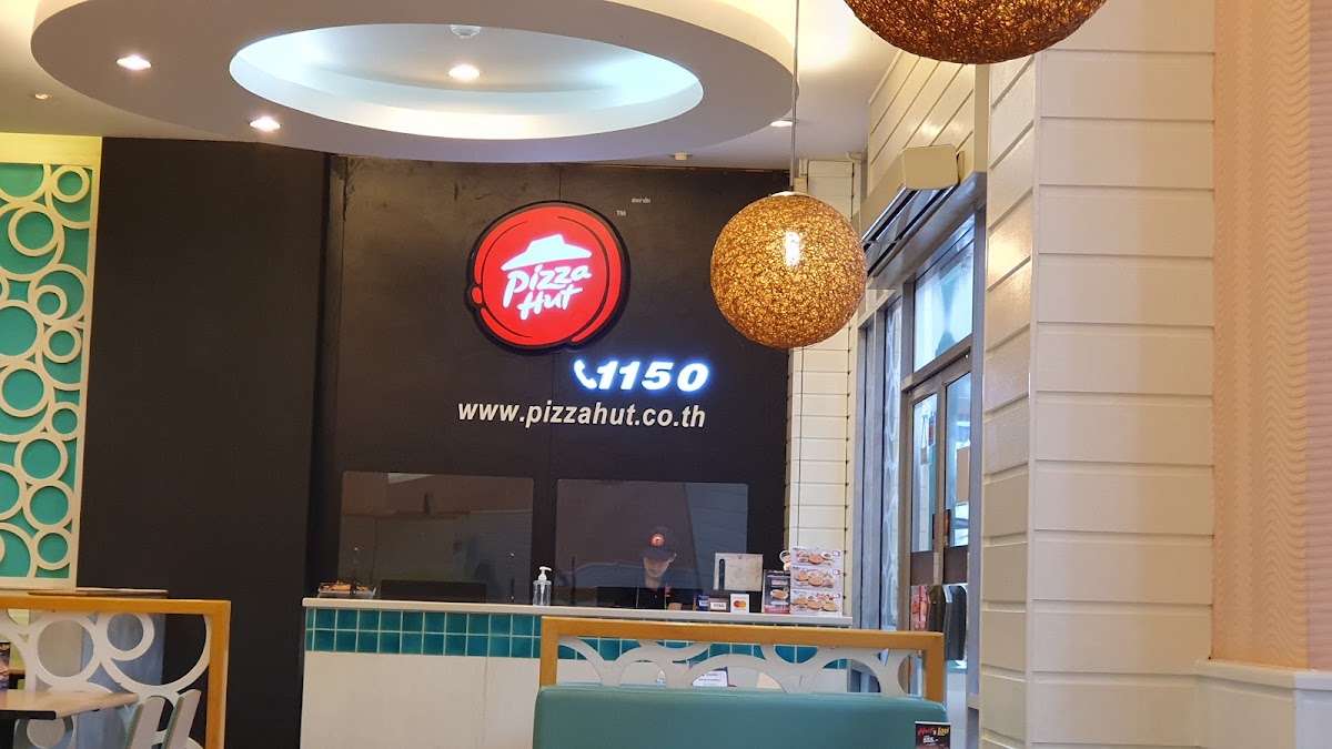 Pizza Hut Photo 4