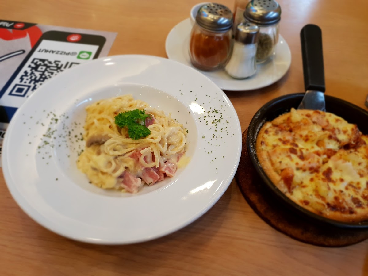 Pizza Hut Photo 7