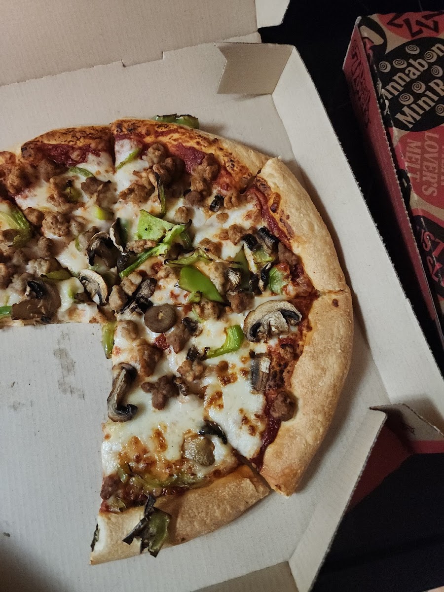 Pizza Hut Photo 4