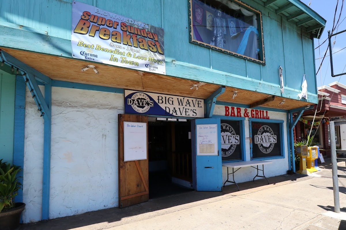 Big Wave Dave's Bar & Grill