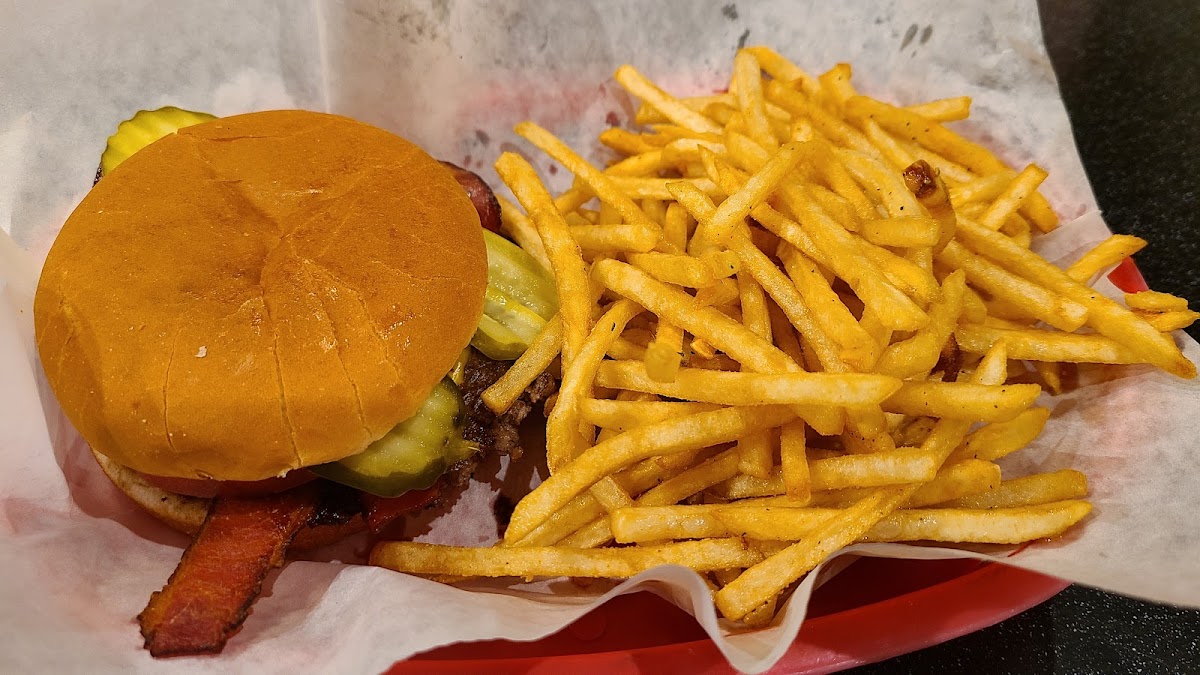 Freddy's Frozen Custard & Steakburgers Photo 6