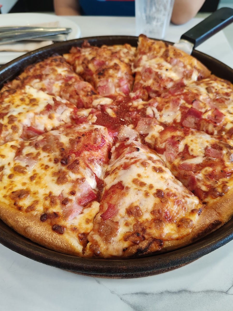 Pizza Hut Photo 4