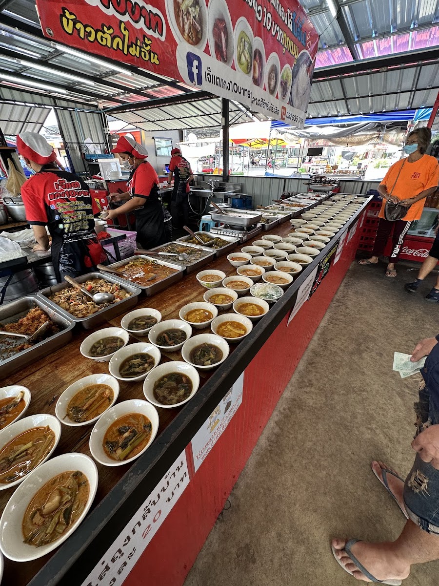 เจ๊แตแกง10บาท สาขาตลาดสิริทรัพย์รังสิต Photo 4