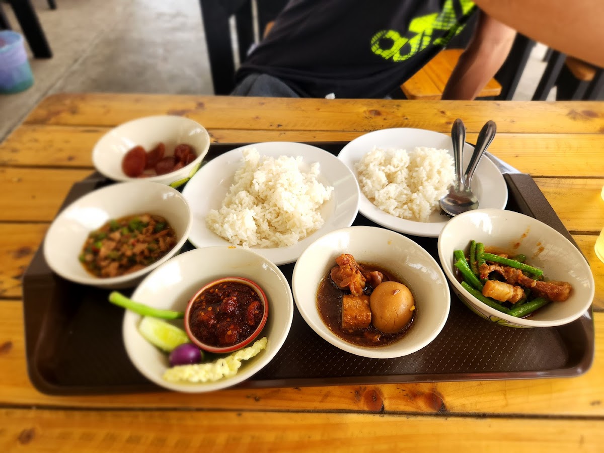 เจ๊แตแกง10บาท สาขาตลาดสิริทรัพย์รังสิต Photo 9