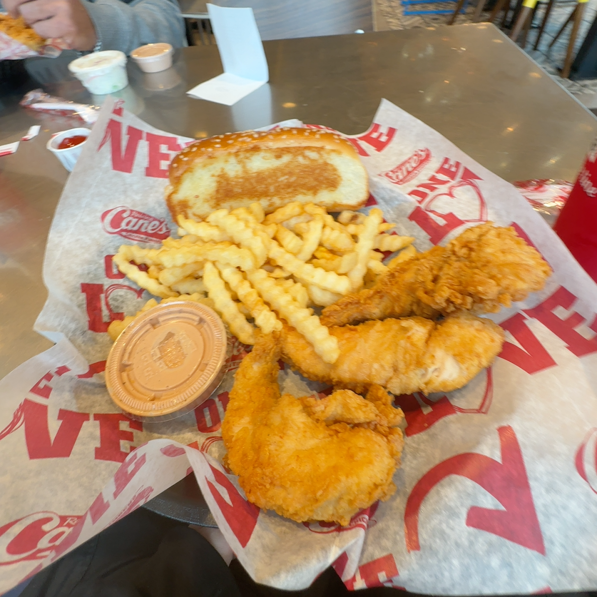 Raising Cane's Chicken Fingers Photo 3