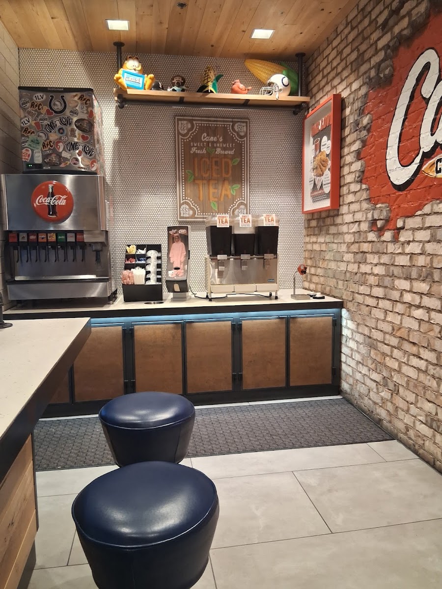 Raising Cane's Chicken Fingers Photo 4