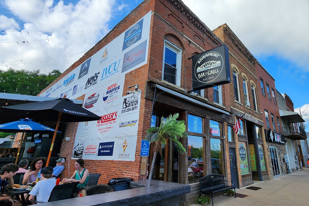 Riverfront Bar & Grill Photo 4