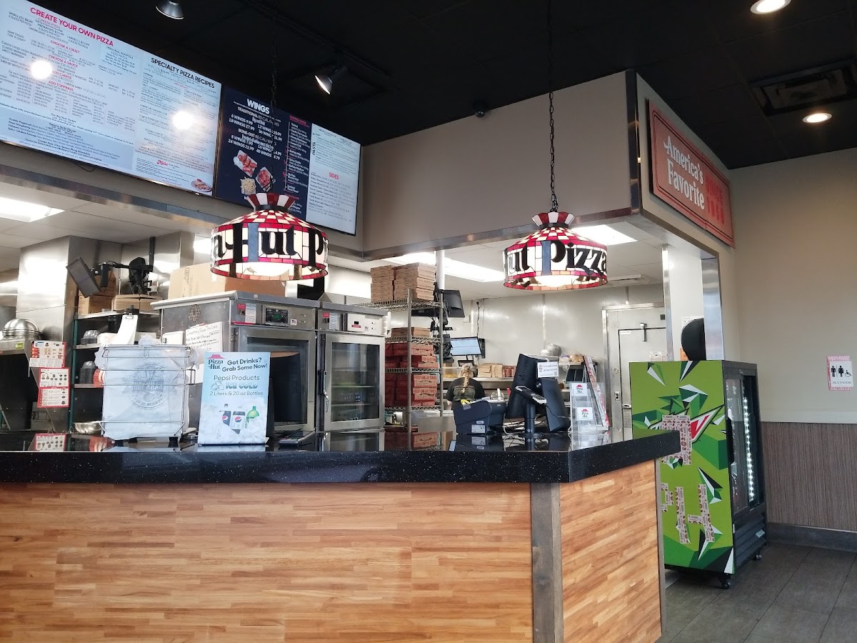 Pizza Hut Photo 9