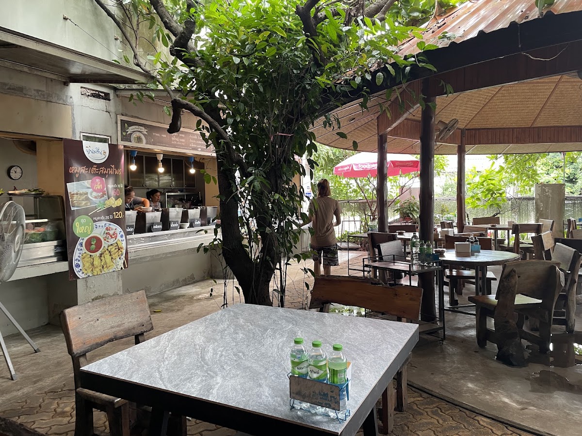 ร้านหนมจีน อุบลราชธานี (หยุดทุกวันที่ 16)