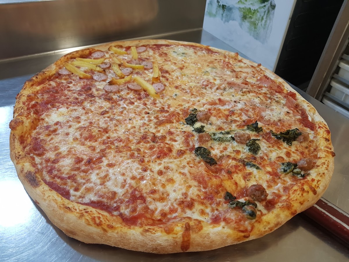 E Pizza Sia Photo 9