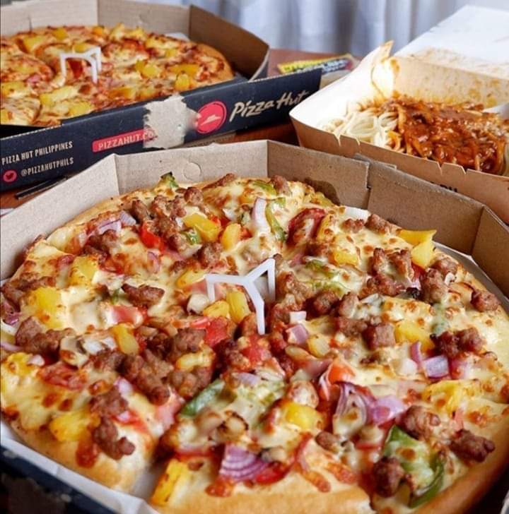 Pizza Hut Photo 4
