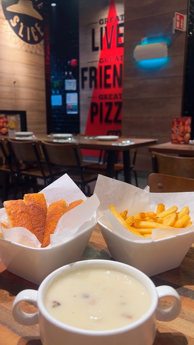 Pizza Hut Photo 5