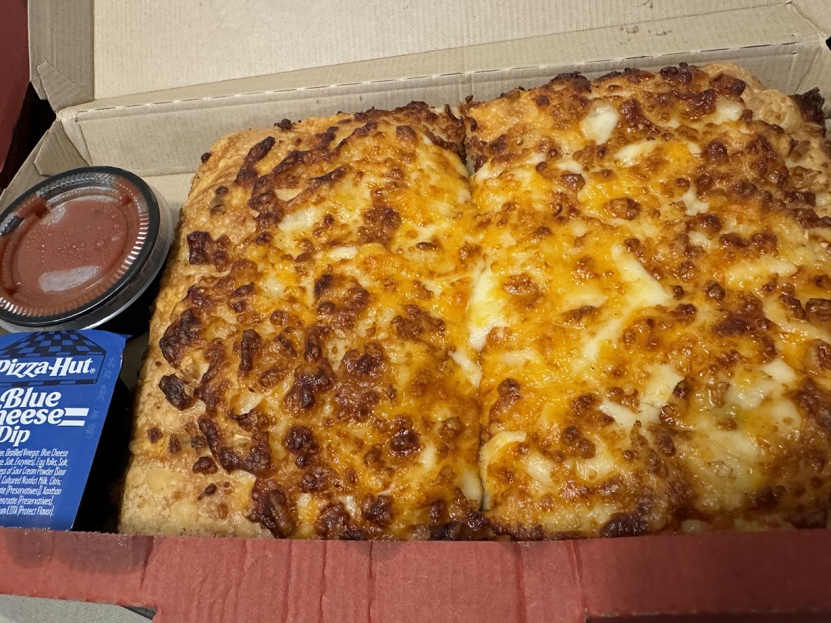 Pizza Hut Photo 7
