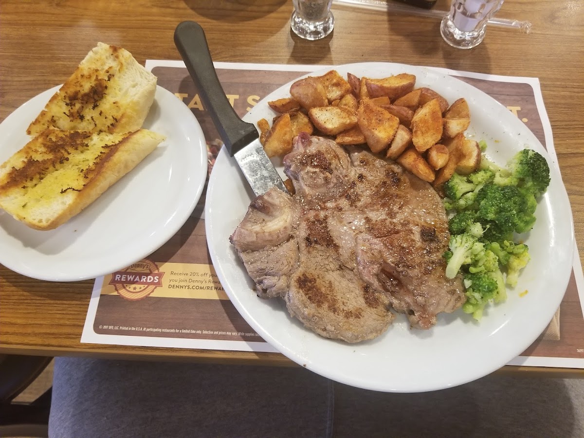 Denny's Photo 4