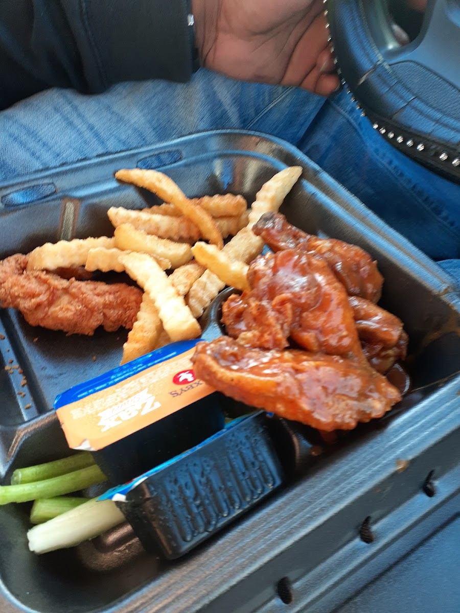 Zaxby's Chicken Fingers & Buffalo Wings Photo 4