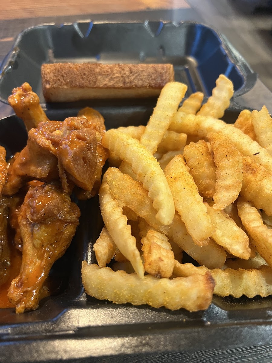 Zaxby's Chicken Fingers & Buffalo Wings Photo 7