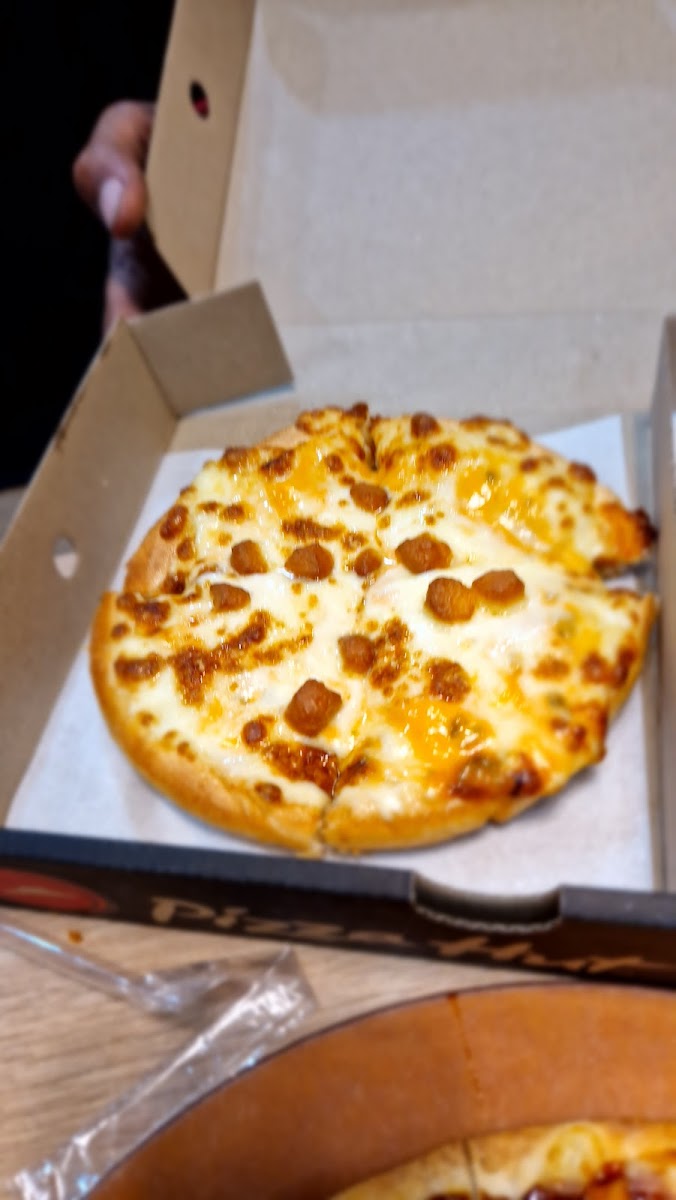 Pizza Hut Photo 5