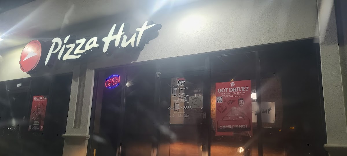 Pizza Hut Photo 3