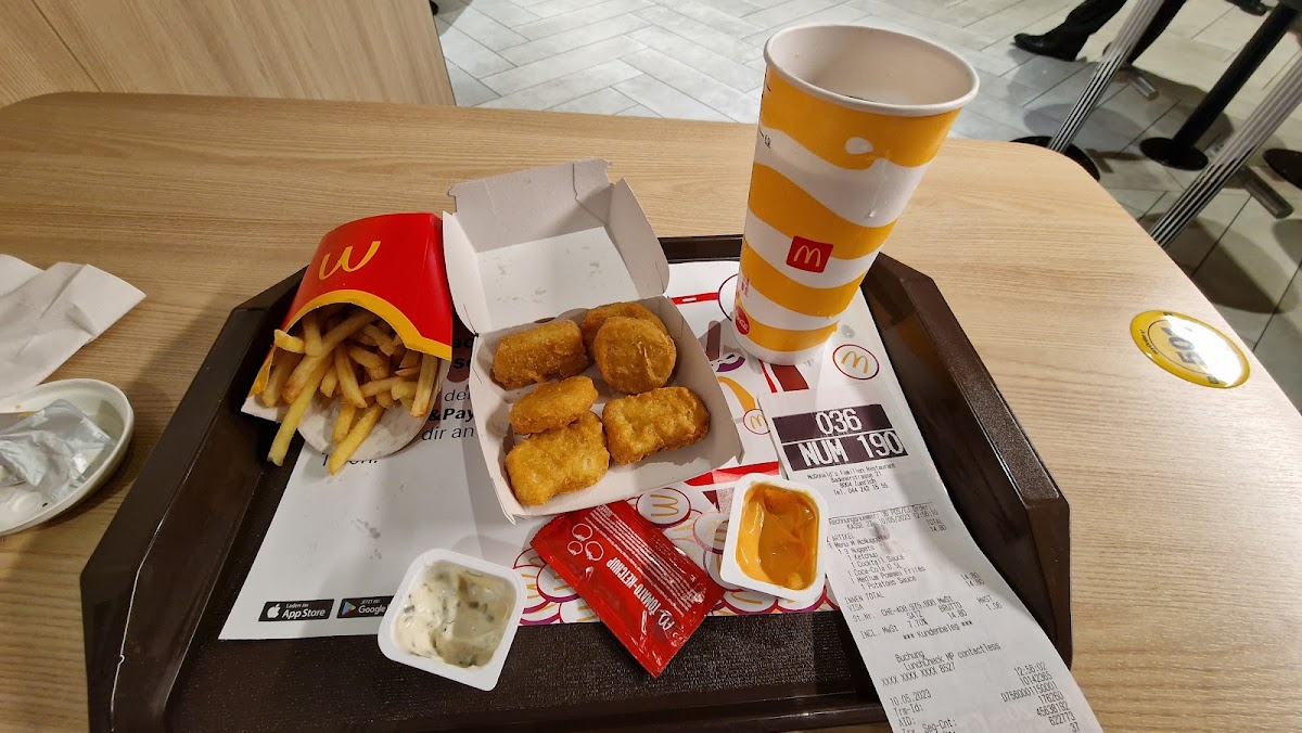 McDonald's Restaurant Photo 8