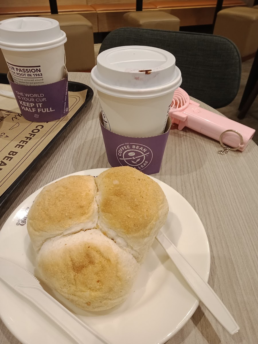The Coffee Bean & Tea Leaf Photo 3