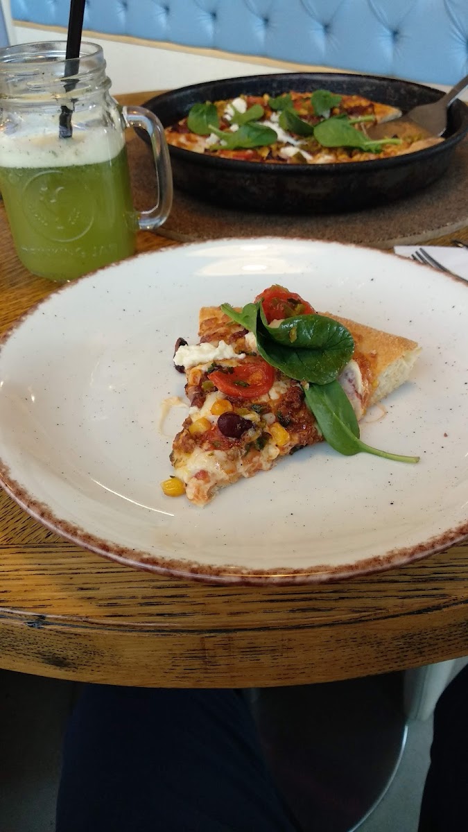 Pizza Hut Photo 10