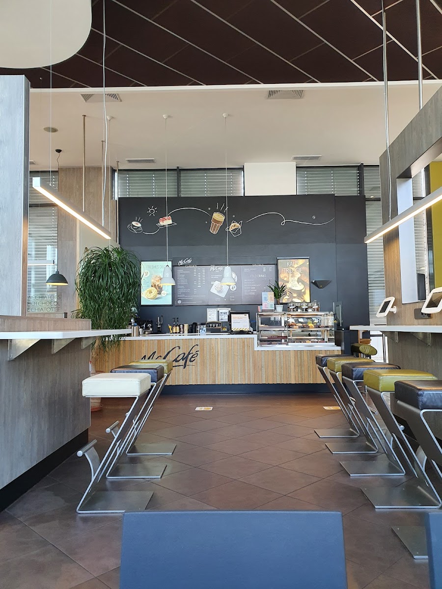 McDonald's Restaurant Photo 3