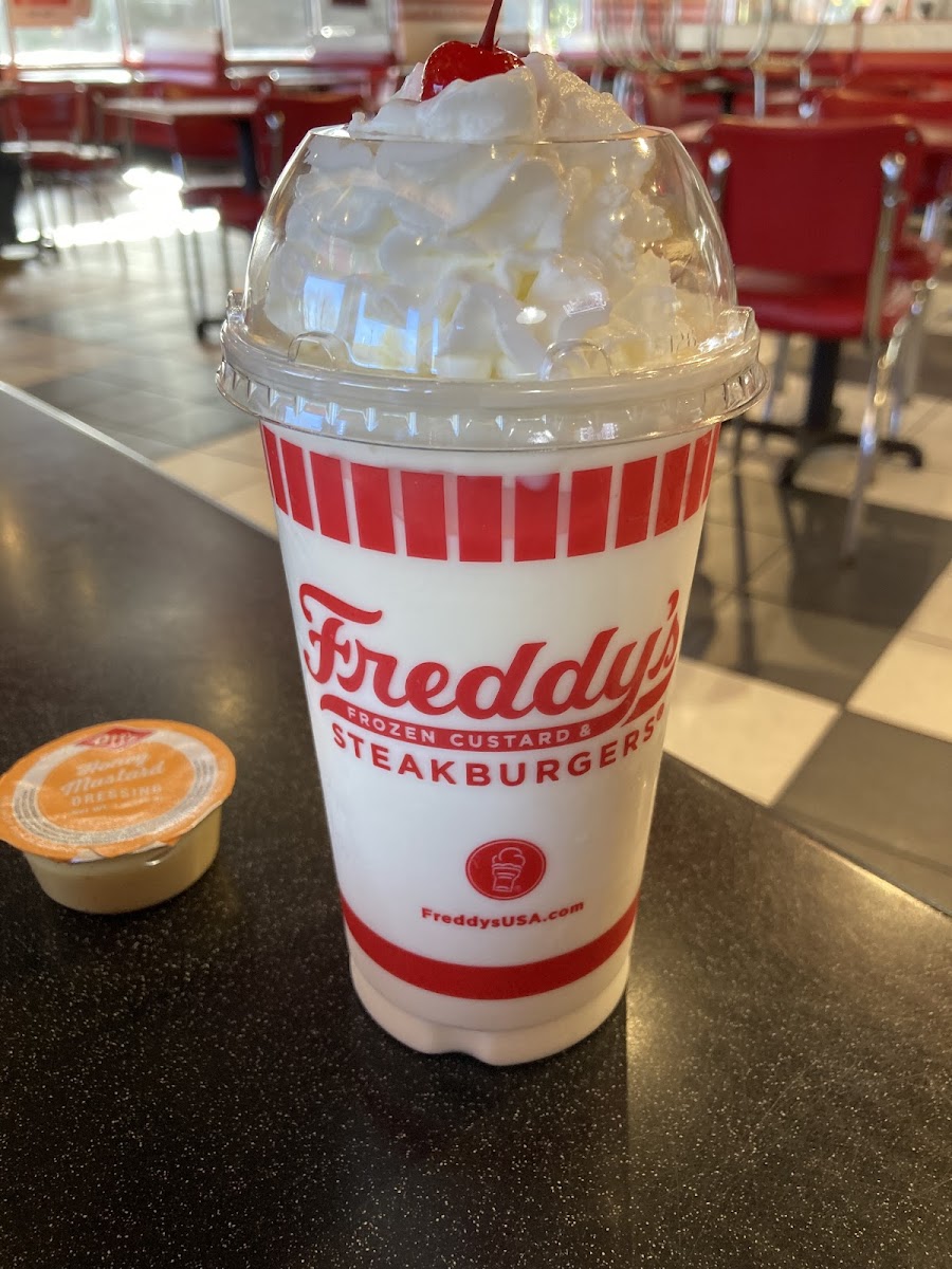Freddy's Frozen Custard & Steakburgers Photo 7