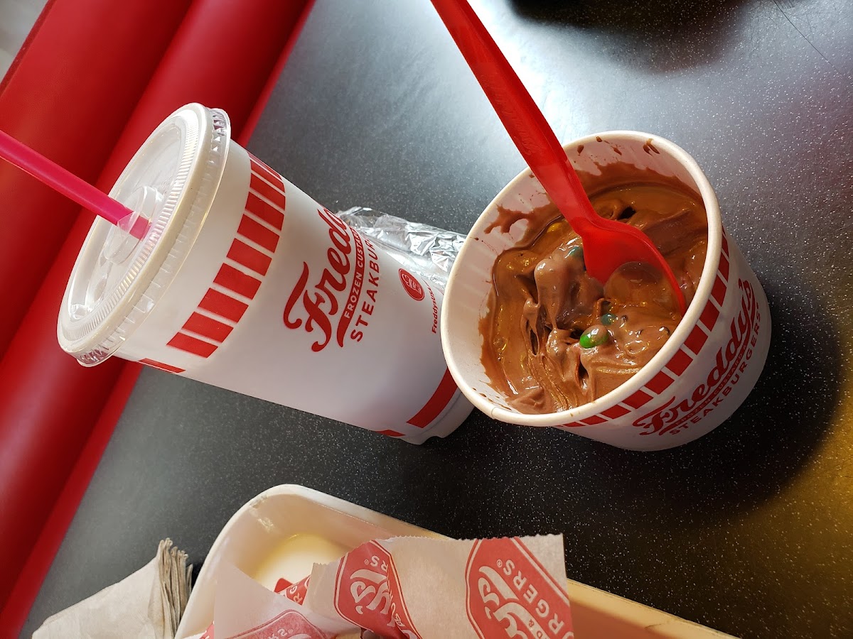 Freddy's Frozen Custard & Steakburgers Photo 8
