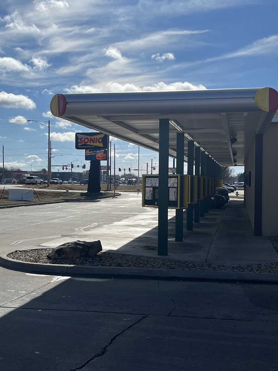 Sonic Drive-In Photo 4