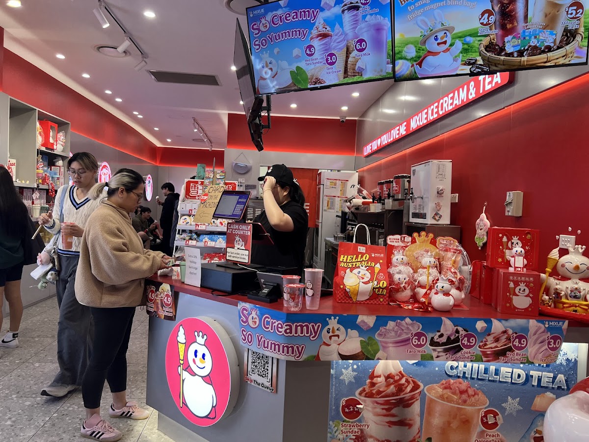 Mixue Ice Cream & Tea 蜜雪冰城 Photo 2