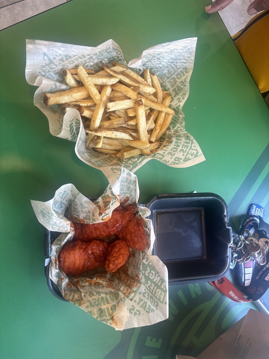 Wingstop Photo 6