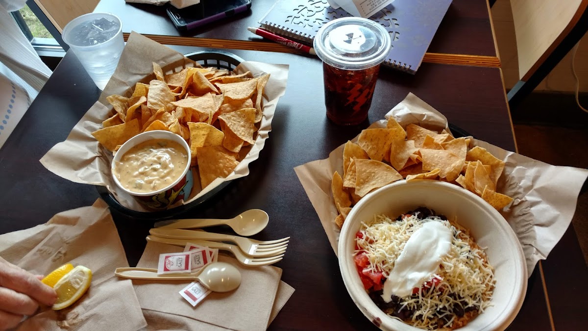 QDOBA Mexican Eats Photo 7
