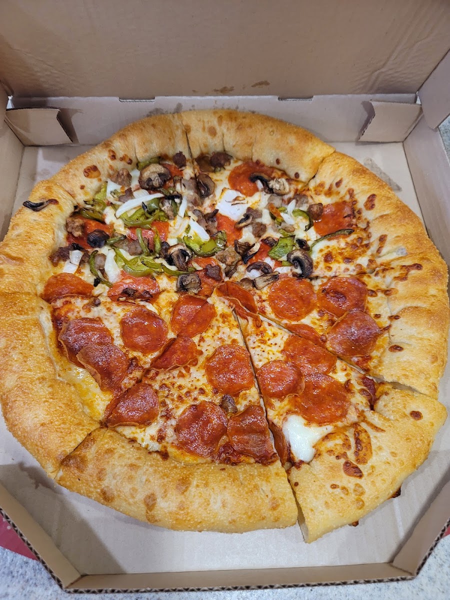 Pizza Hut Photo 6