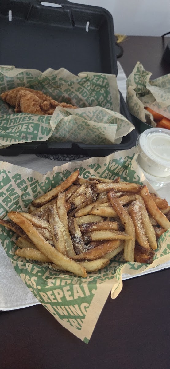 Wingstop Photo 7