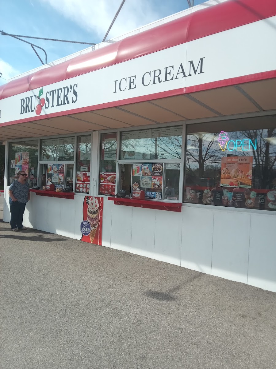 Bruster's Real Ice Cream Photo 2