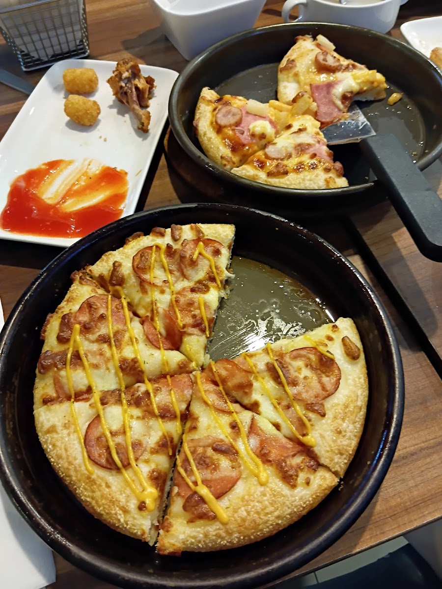 Pizza Hut Photo 10