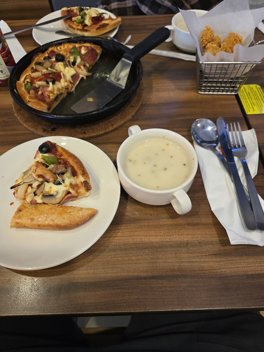 Pizza Hut Photo 9