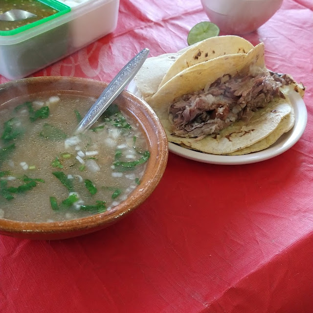 Consomé Con Taco de Espaldilla